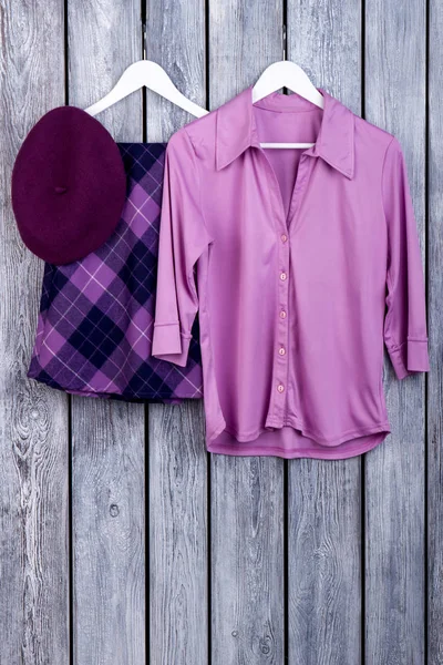 Mor kadın giyim koleksiyonu.