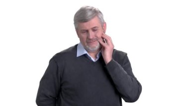 Orta yaşlı adam diş ağrısı acı.