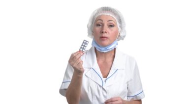 Kadın doktor tıbbi hap paketi.