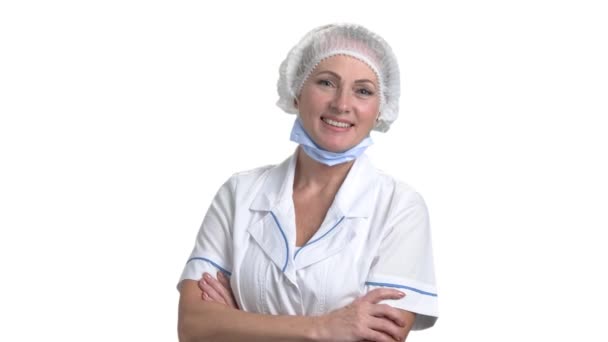 Maturo medico donna braccia incrociate . — Video Stock