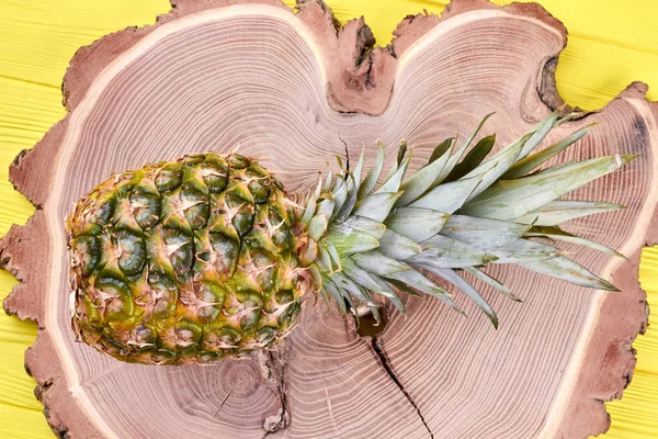 Fresh pineapple on natural wood. — Stock Photo, Image