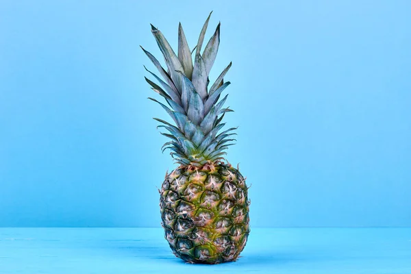 Delicious hawaiian ananas on blue background. — Stock Photo, Image