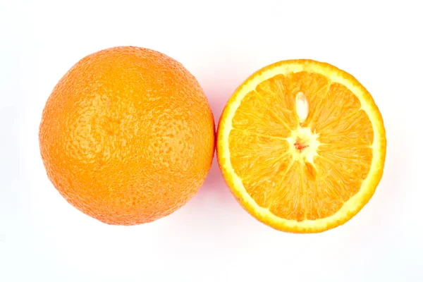 Buah jeruk segar dan irisan . — Stok Foto