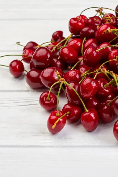 Montón de cerezas rojas dulces . —  Fotos de Stock