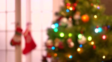 Yeni yıl bulanık arka plan ile parıldayan ışıklar.