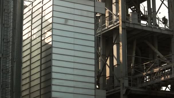 Velké městské průmyslové ocelové konstrukce. — Stock video