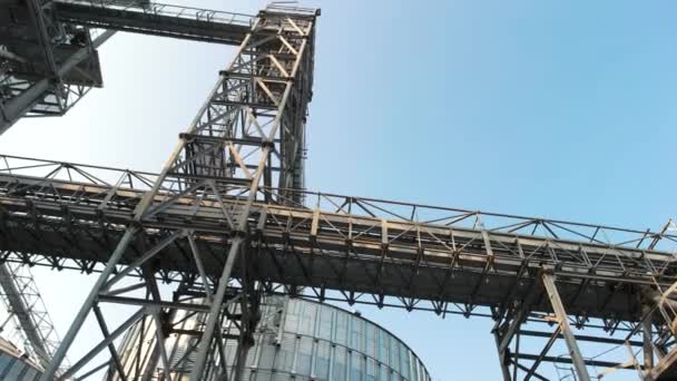 Stahlrahmenbau, Blick nach oben. — Stockvideo