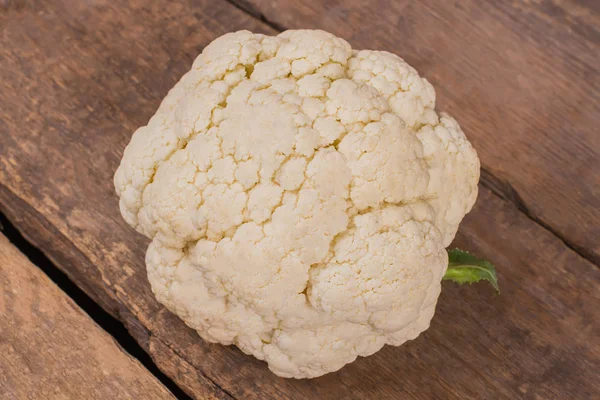 White cauliflower on wood. — Stock Photo, Image