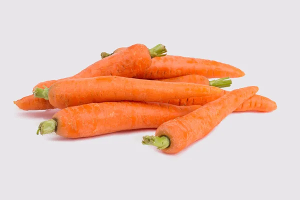Warzywa marchew na białym tle. — Zdjęcie stockowe