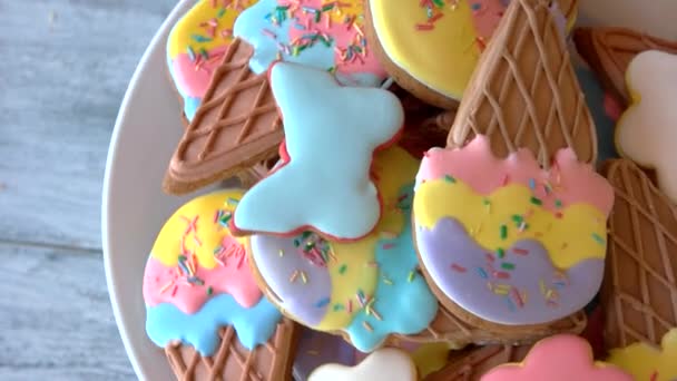 Colorful biscuits with frosting on plate. — Stock Video