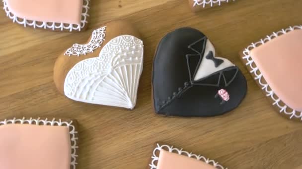 Παγωμένος μπισκότα σε σχήμα καρδιάς. — Αρχείο Βίντεο