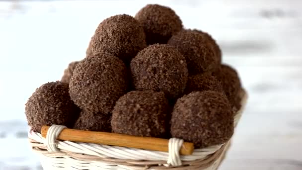 Basket of delicious ball-shaped sweets. — Stock Video