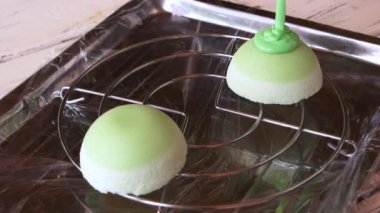 Yeşil ayna sır dökme.