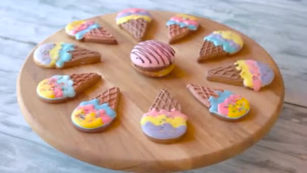Süßigkeiten in Form von Eis. — Stockvideo