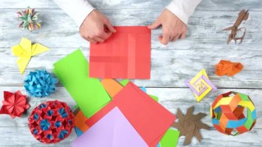 Kırmızı origami kağıt katlama.