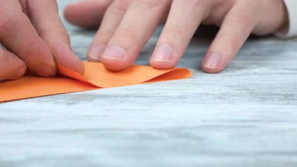 Crear origami, de cerca . — Vídeo de stock
