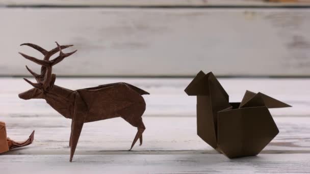 Expositie van origami dierlijke modellen. — Stockvideo