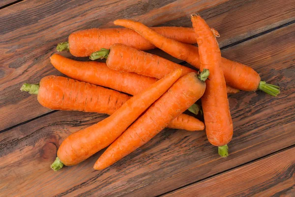 Haufen sauber gewaschener Karotten. — Stockfoto