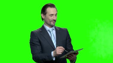 İşadamı takım notlar onun tablet yapma.