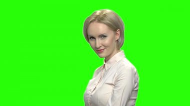 Office gömlek flört içinde gülümseyen seksi Olgun kadın.