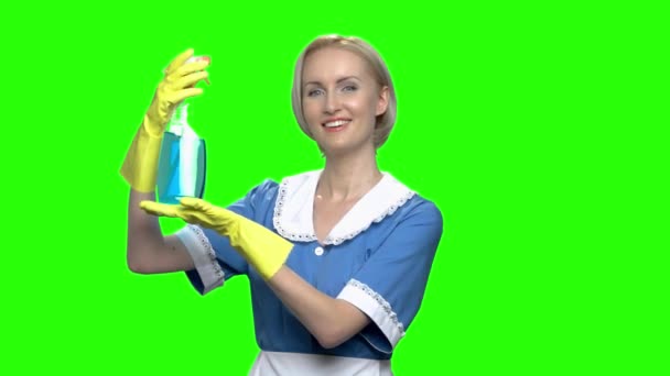 Kobieta cleaner z opryskiwacza. — Wideo stockowe