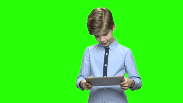 Boy playing games on tablet pc. — Stock Video