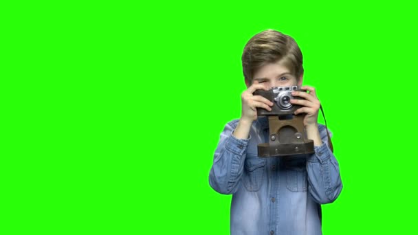 Little boy using old vintage photo camera. — Stock Video