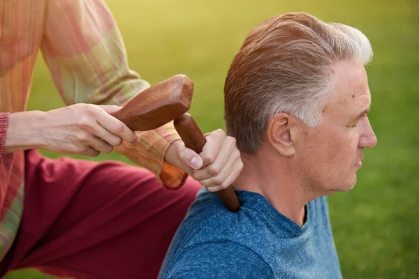 Hammer terapia de masaje . —  Fotos de Stock