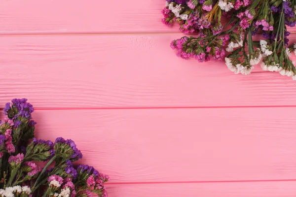 Deux bouquets de fleurs étatiques et de copyspace . — Photo