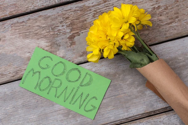 Amarillo jerusalem flores de alcachofa y buena nota de la mañana . — Foto de Stock