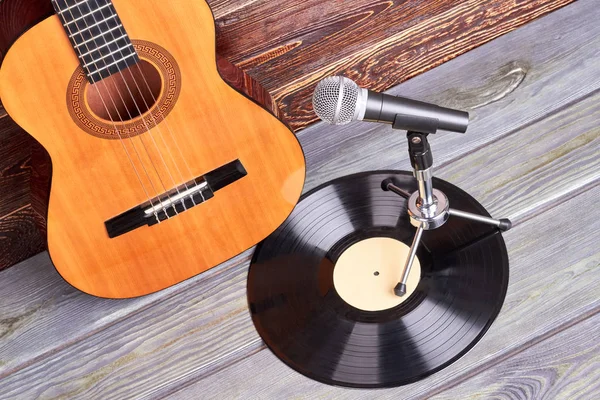 Guitar, vinyl record and microphone. — Stock Photo, Image