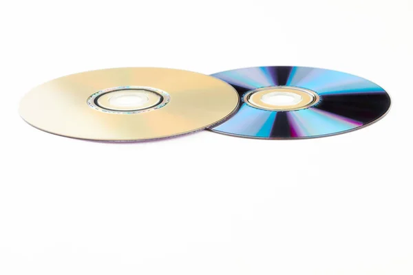 Dva kompaktní disky na bílém pozadí. — Stock fotografie