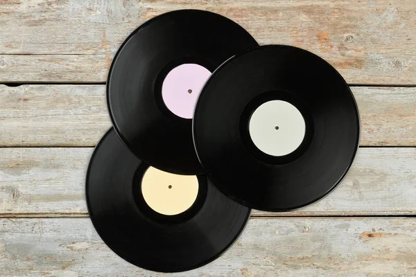 Drei Schallplatten mit unterschiedlichen Labels. — Stockfoto