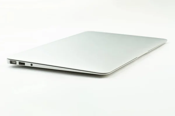 Closed laptop on white desktop. — Stock Photo, Image