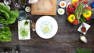 Elinde Şef çalışma.