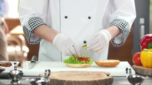 Hands of chef making burger. — Stock Video