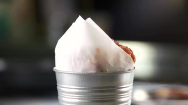Barbekü tavuk kanadı.