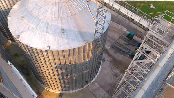 Steel grain bin tank top view. — Stock Photo, Image