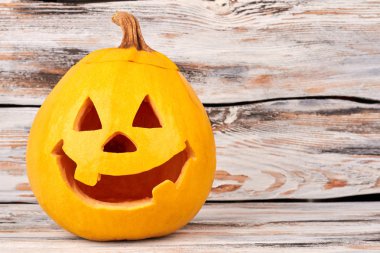 Mutlu yüz ile Jack-O-Lantern kabak.