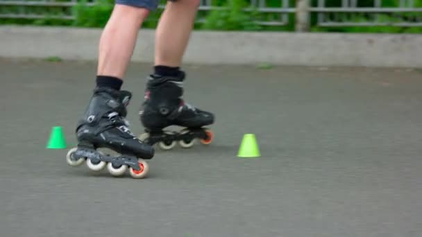 Roller skater legs riding with agility markers. — Stock Video