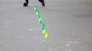 Roller buz pateni eğitim çeviklik işaretçileri olan.