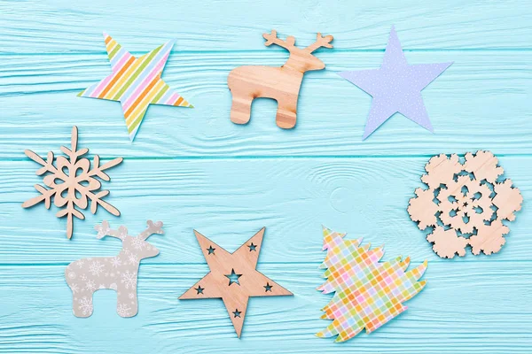 El yapımı yılbaşı ve Noel süslemeleri kümesi.