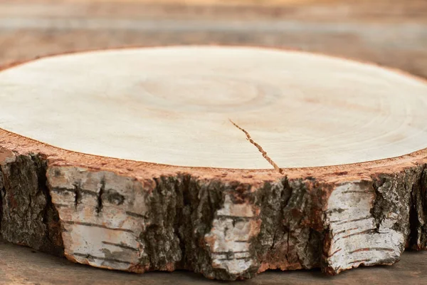 Drewno naturalne drzewo z kory. — Zdjęcie stockowe
