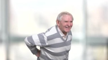 Üst düzey bir adam acıdan uğrar.