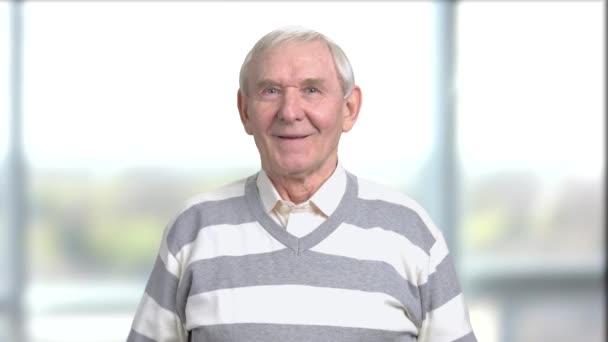 Happy excited older man, blurred background. — Stock Video