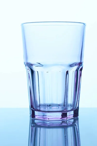 Üres ivóvíz üveg pohár. — Stock Fotó