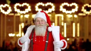 Noel Baba yeni yıl üzerinde arka plan ışıklar.