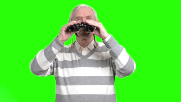 Old man looking through binocular. — Stock Video