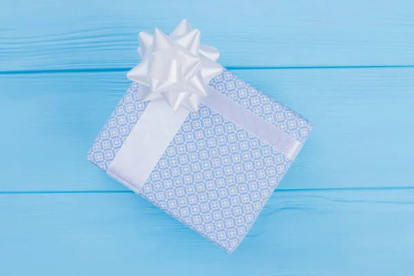 Ornamented gift box with white ribbon. — Stock Photo, Image