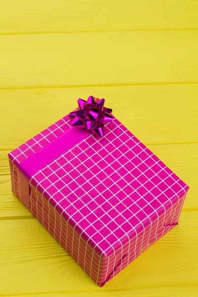 Beautiful gift box on color background. — Stock Photo, Image